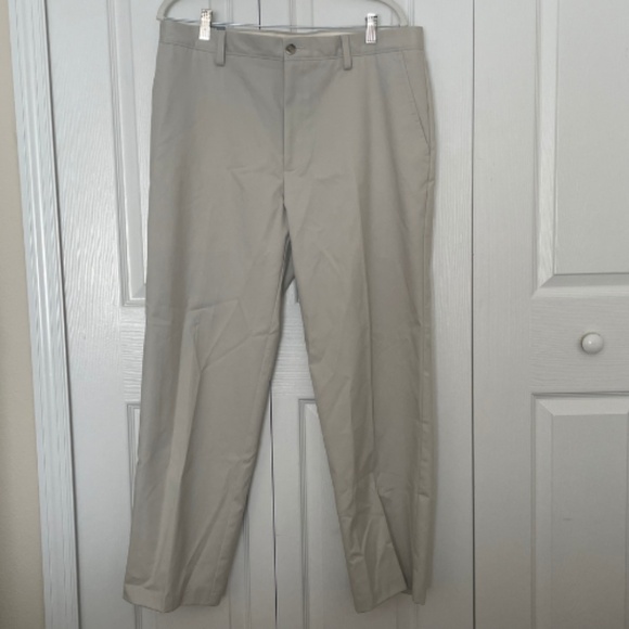 Dockers D3 Easy Khaki Classic Fit Pants - Picture 10 of 11